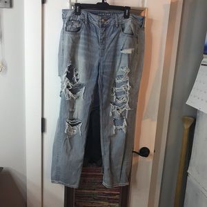 AE Tomgirl distressed jeans